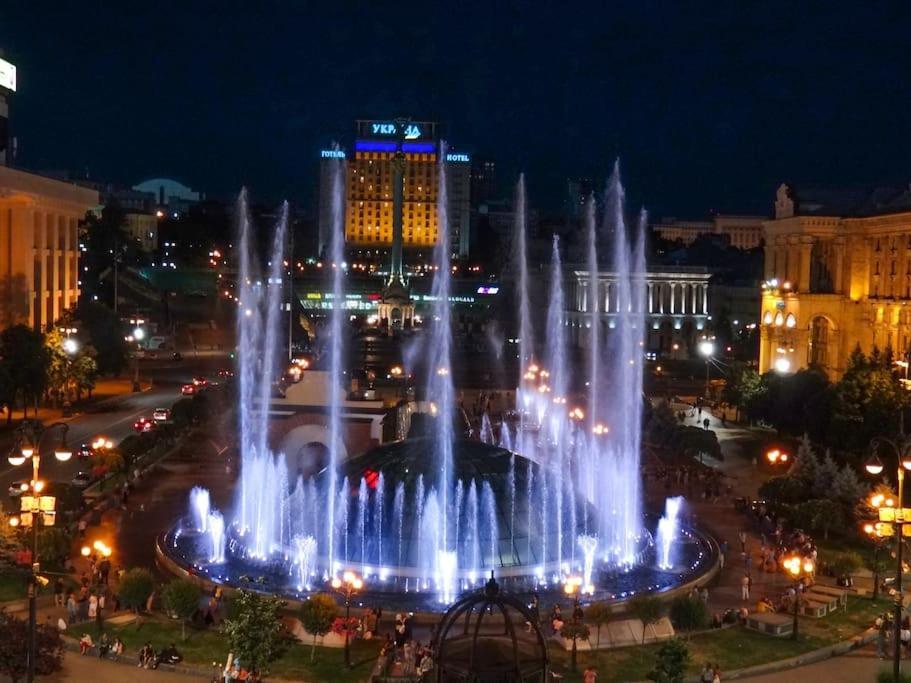 Apartment With View On Inpedendence Square Khreshchatyk Київ Екстер'єр фото