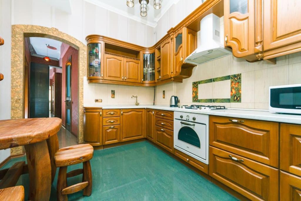 Apartment With View On Inpedendence Square Khreshchatyk Київ Екстер'єр фото