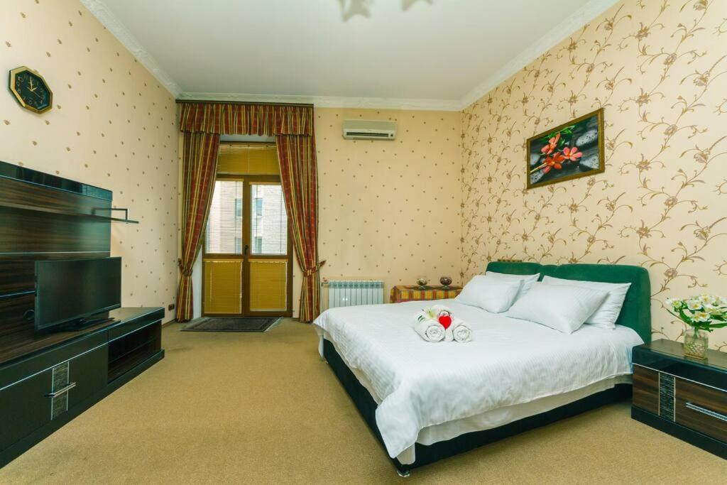 Apartment With View On Inpedendence Square Khreshchatyk Київ Екстер'єр фото