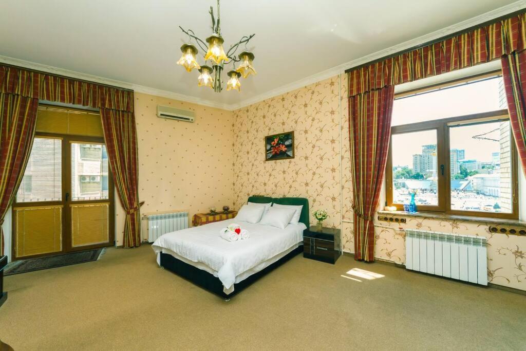 Apartment With View On Inpedendence Square Khreshchatyk Київ Екстер'єр фото